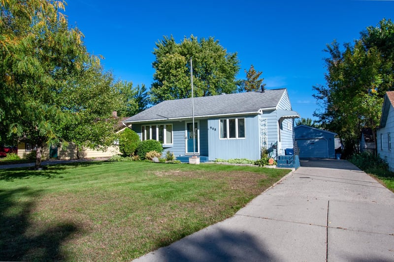908 W Linden St W, Fergus Falls, MN 56537