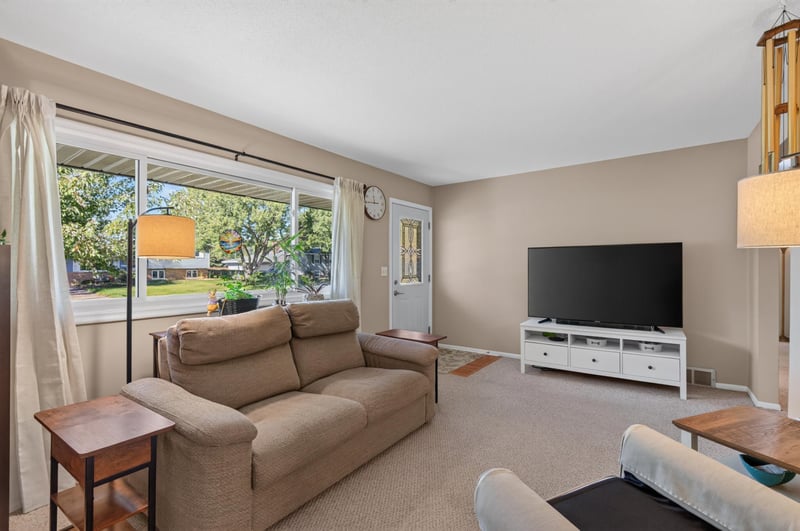7740 Regent Ave N, Brooklyn Park, MN 55443