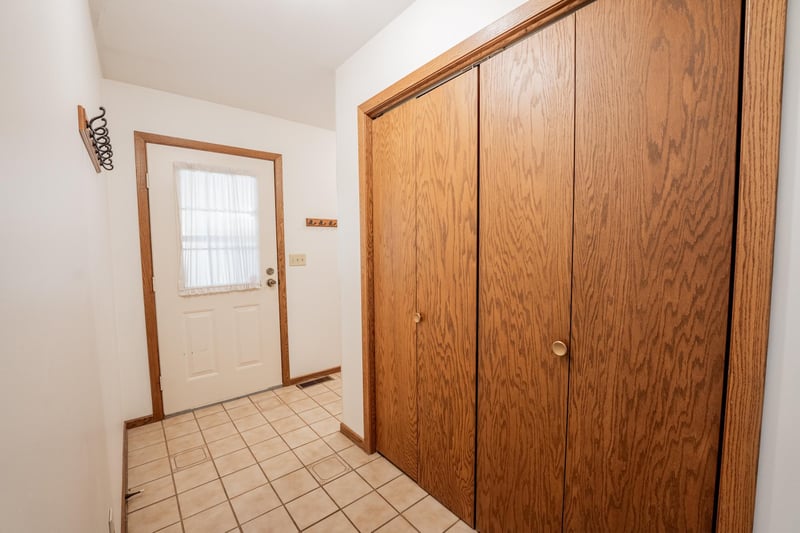 3379 Southgate Ct #B, Eau Claire, WI 54701
