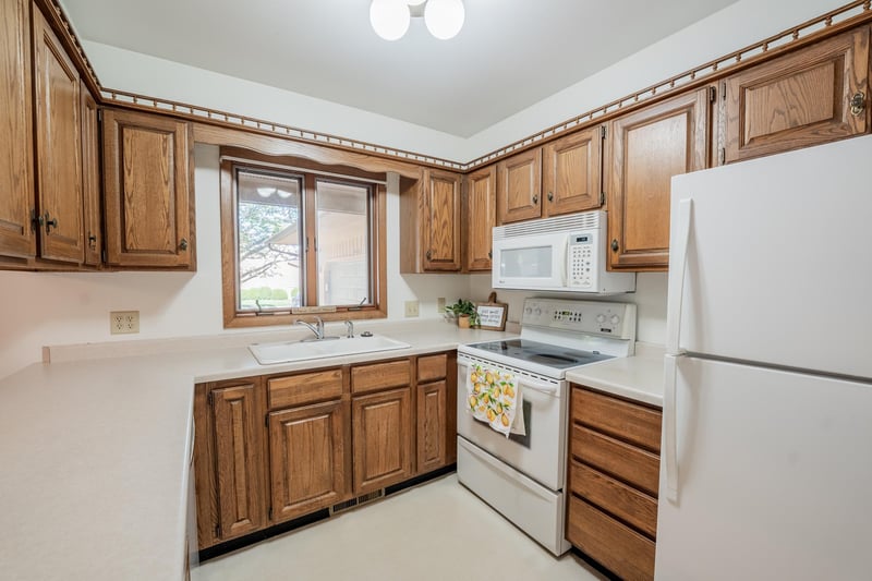 3379 Southgate Ct #B, Eau Claire, WI 54701