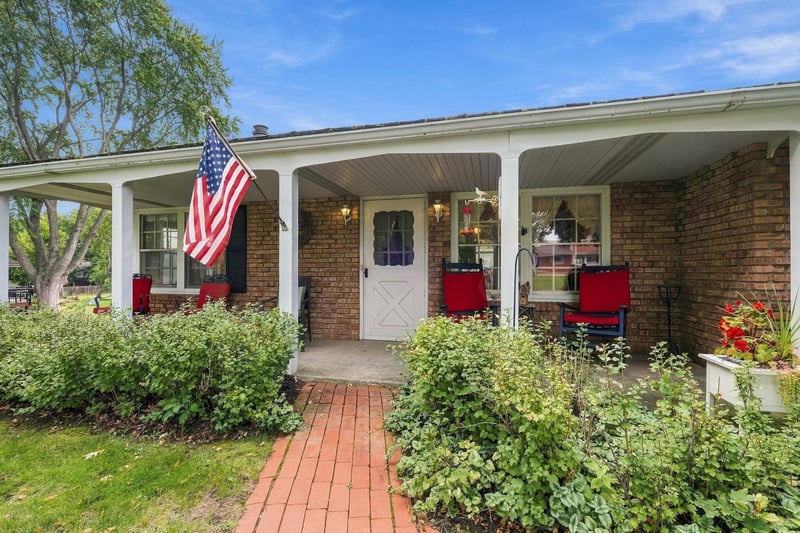 1750 Crestridge Ln, Eagan, MN 55122