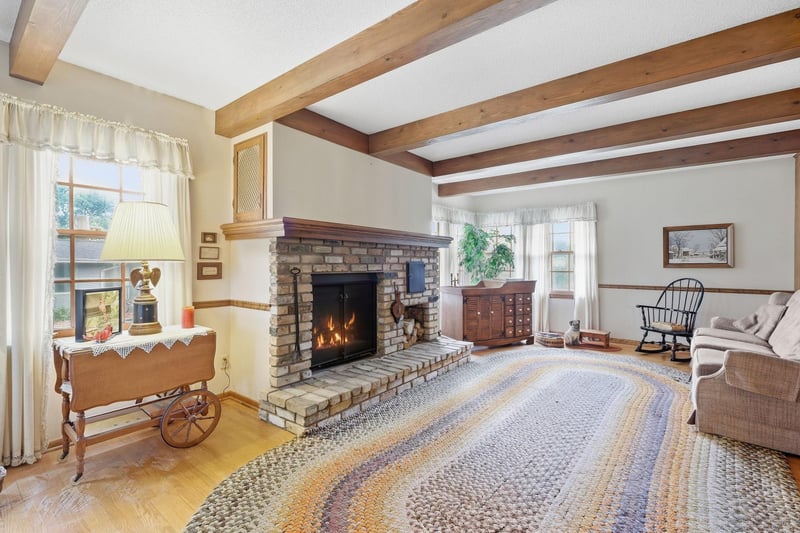1750 Crestridge Ln, Eagan, MN 55122