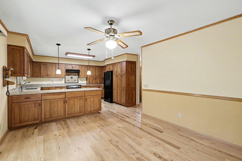 12325 Villaburne Dr, Burnsville, MN 55337