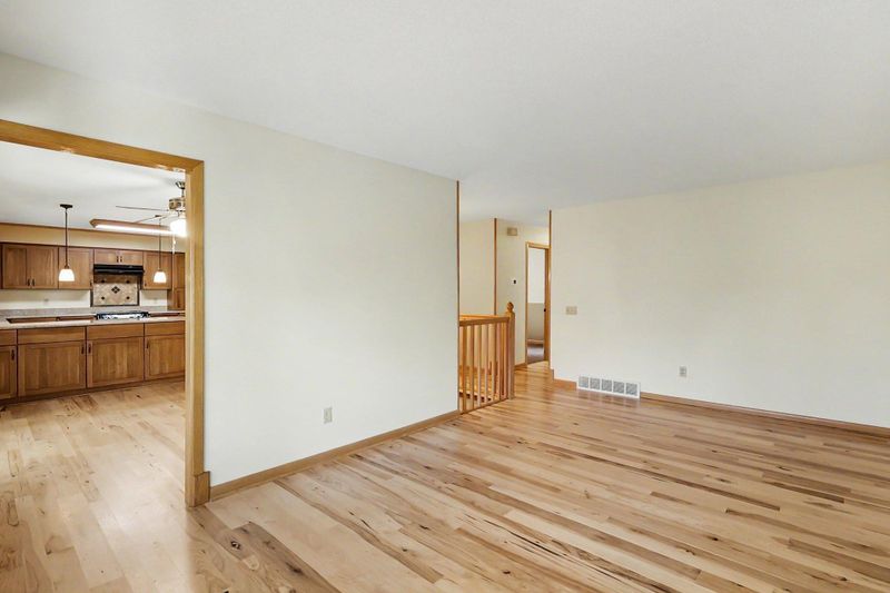 12325 Villaburne Dr, Burnsville, MN 55337