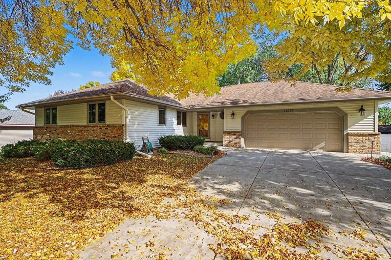 12325 Villaburne Dr, Burnsville, MN 55337