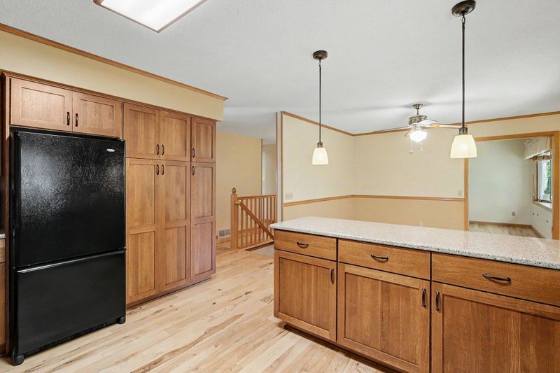 12325 Villaburne Dr, Burnsville, MN 55337