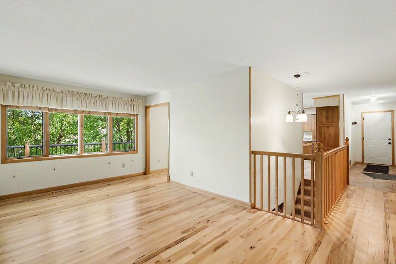 12325 Villaburne Dr, Burnsville, MN 55337