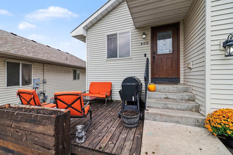 409 Juniper Ln NW, Montgomery, MN 56069