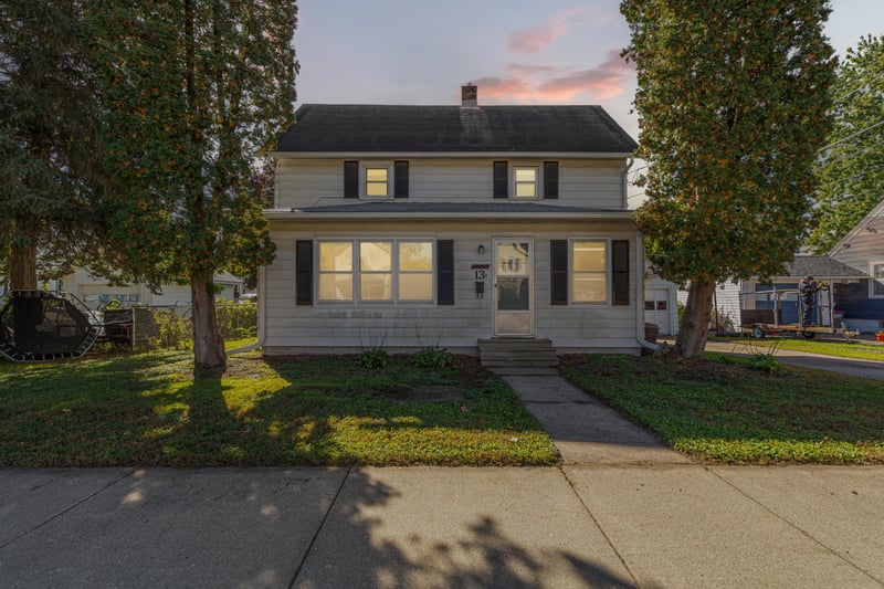 13 12th St NW, Faribault, MN 55021