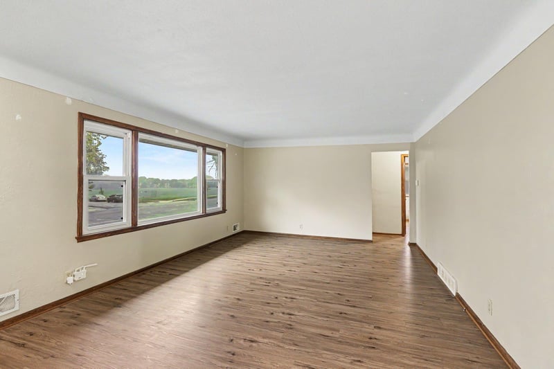 2147 Burns Ave, Saint Paul, MN 55119