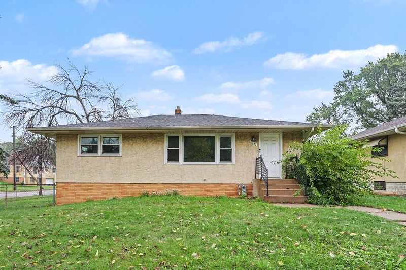 2147 Burns Ave, Saint Paul, MN 55119