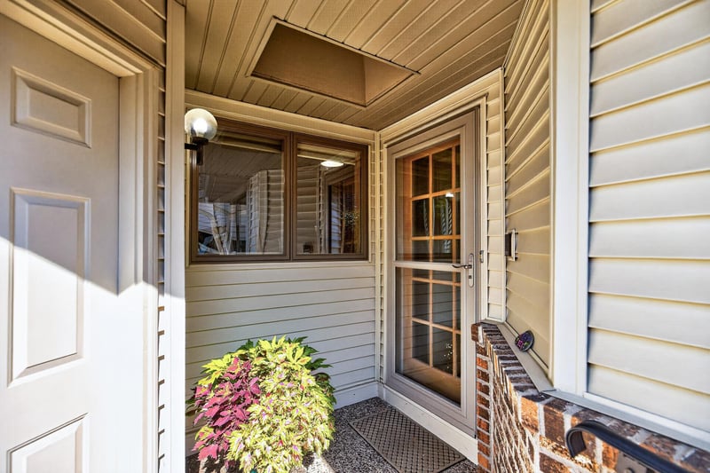 525 Sterling St S, Maplewood, MN 55119