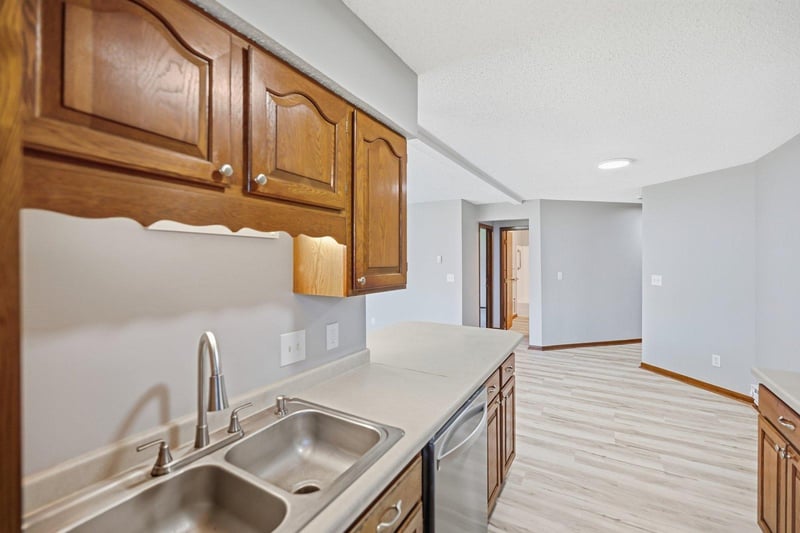 925 Bahls Dr #102, Hastings, MN 55033