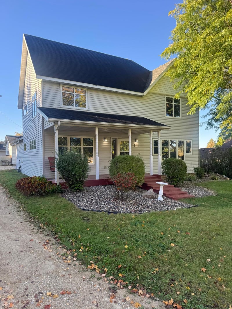 131 E 7th St, Zumbrota, MN 55992