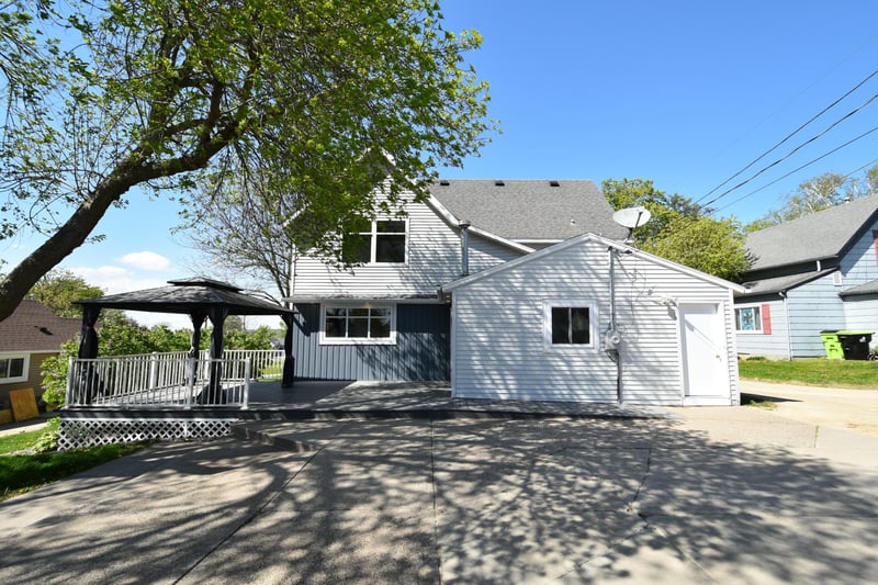 131 E 7th St, Zumbrota, MN 55992