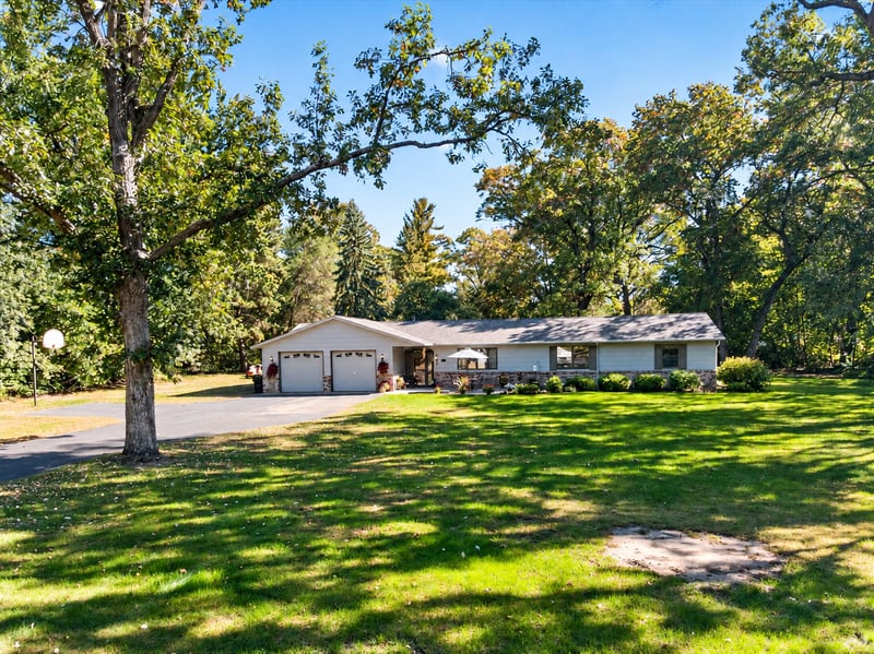 5905 Chippewa Trl, North Branch, MN 55056