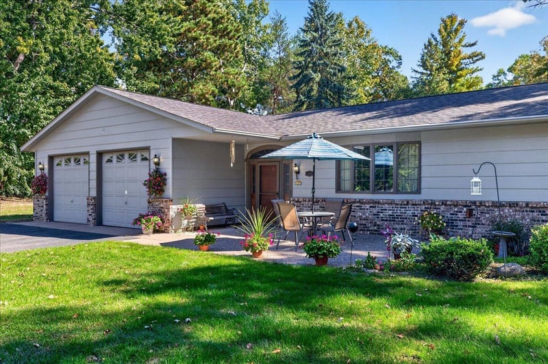 5905 Chippewa Trl, North Branch, MN 55056