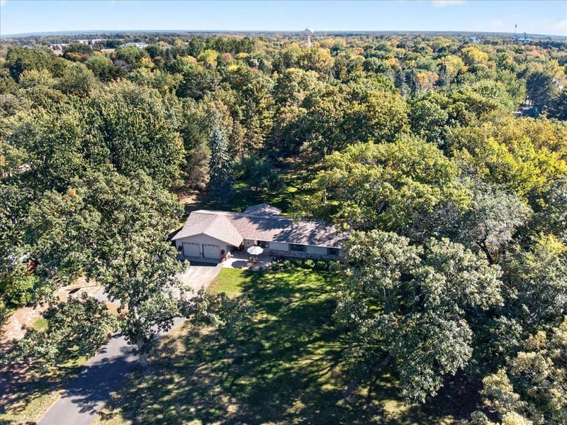 5905 Chippewa Trl, North Branch, MN 55056