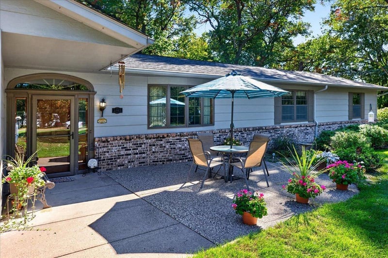 5905 Chippewa Trl, North Branch, MN 55056