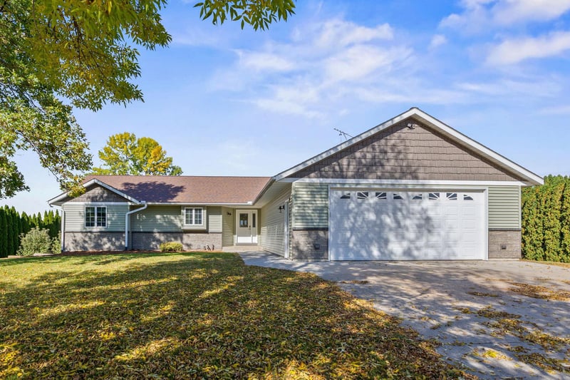 145 Airport Rd, Hutchinson, MN 55350