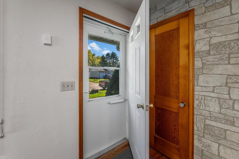 412 S Nicollet St, Blue Earth, MN 56013