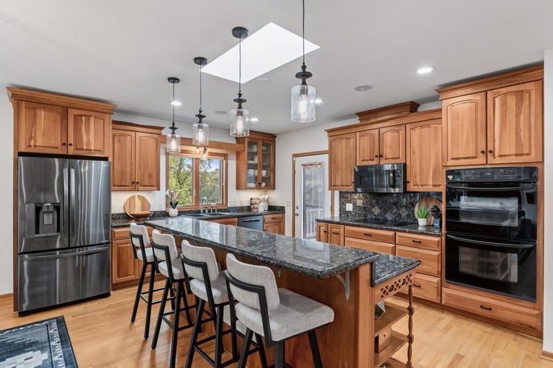 8370 W Lake Dr, Chanhassen, MN 55317