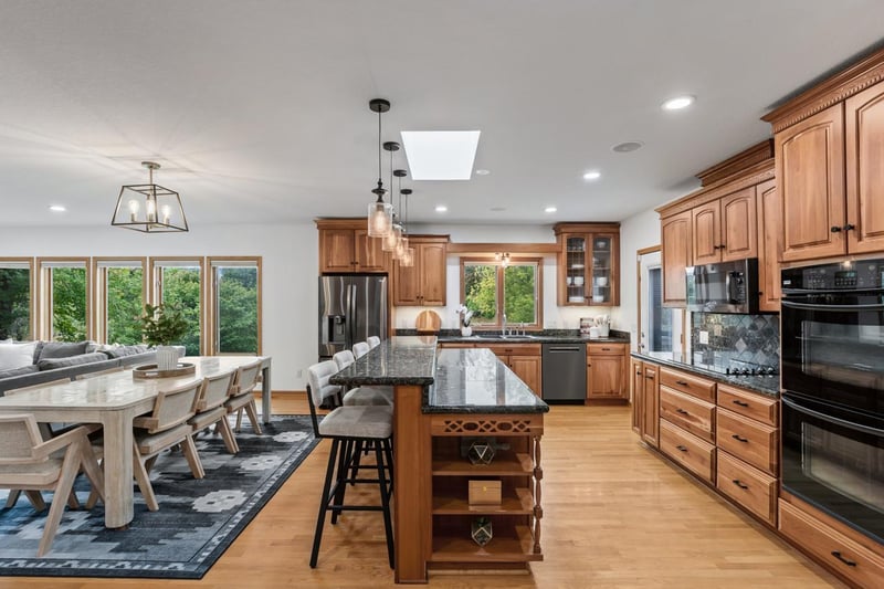 8370 W Lake Dr, Chanhassen, MN 55317