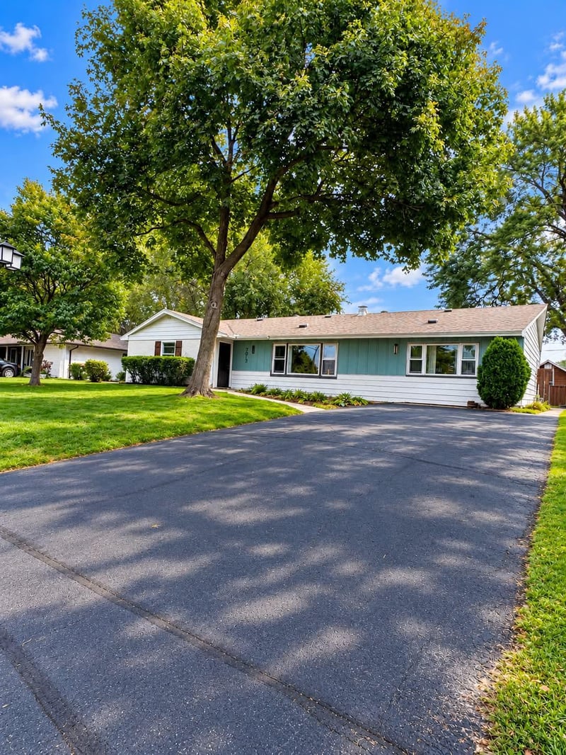 7913 5th St NE, Fridley, MN 55432