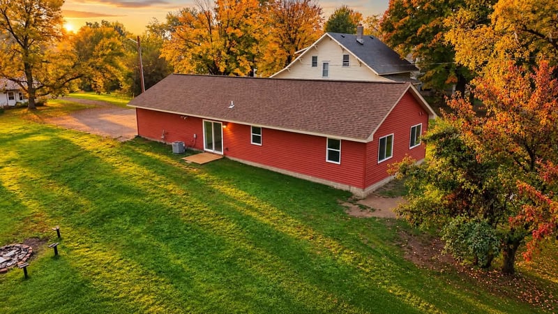 411 Oak St, Grasston, MN 55030