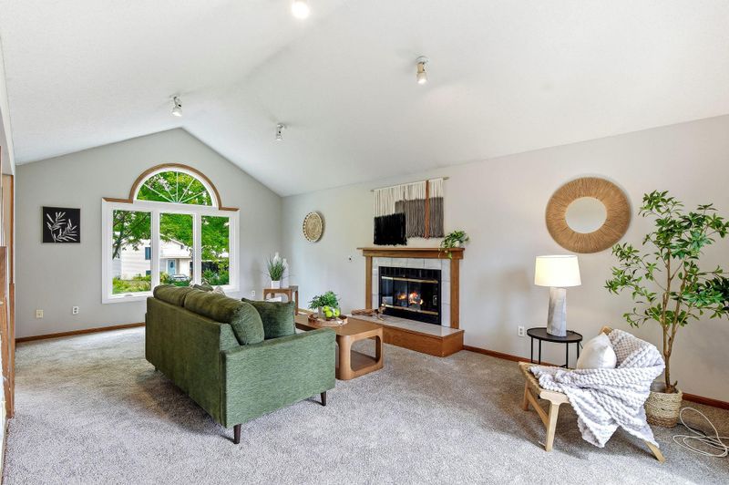 17330 Ipswich Way, Lakeville, MN 55044