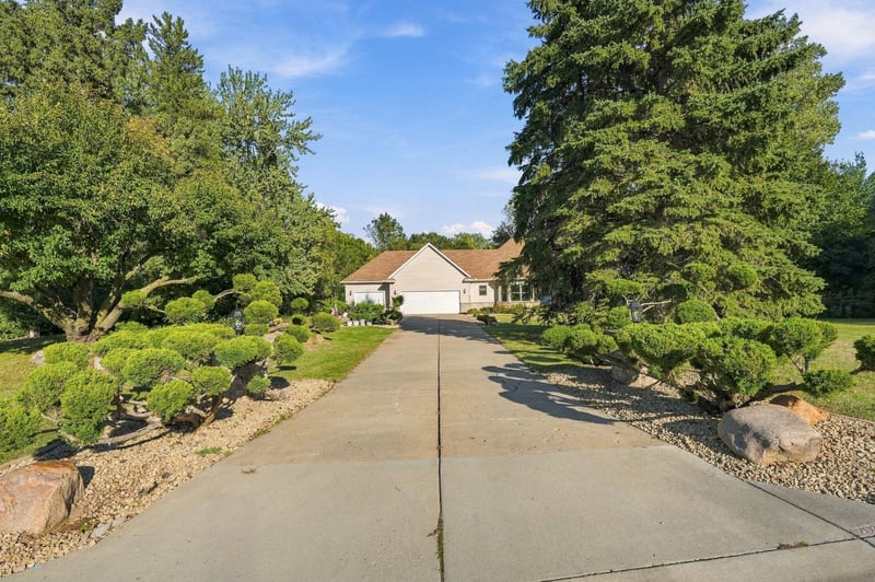 975 Jewel Ave N, Lake Elmo, MN 55042
