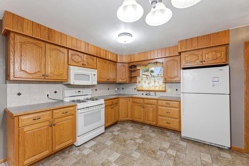 823 East St S, Caledonia, MN 55921