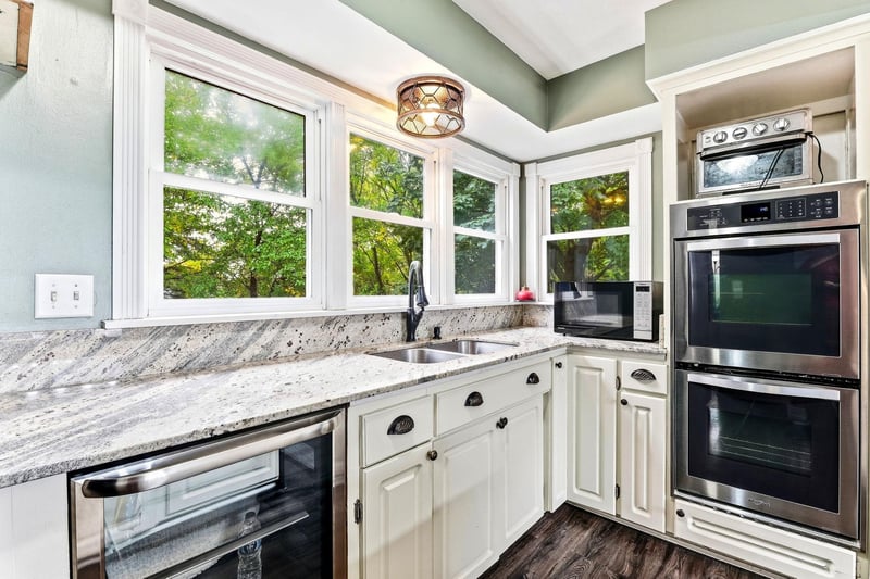 817 Kenwood Ln, Maplewood, MN 55117