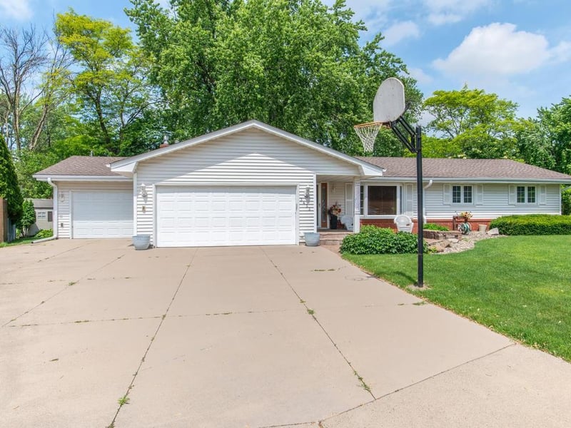 3433 Gettysburg Ave N, New Hope, MN 55427