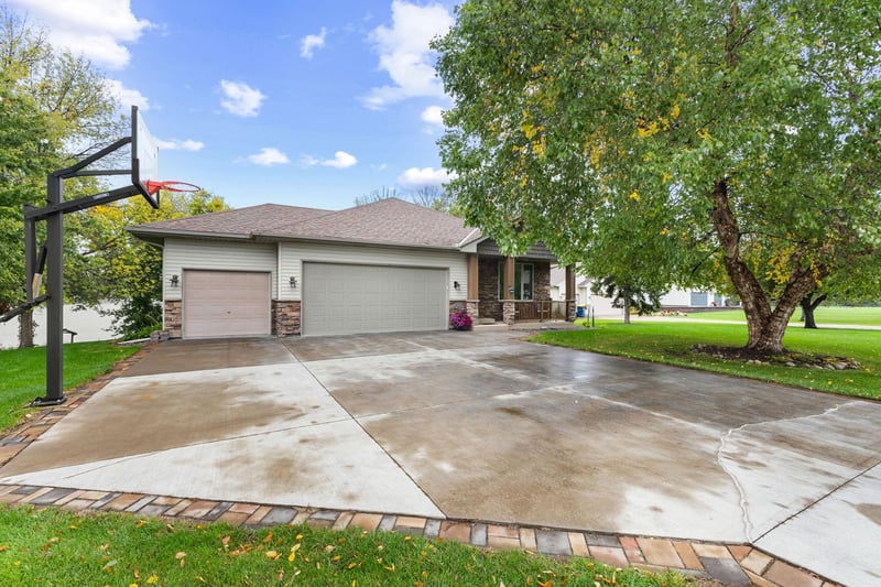 28329 Lakeside Ln, Lindstrom, MN 55045