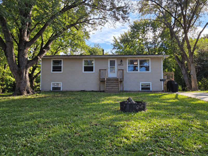 3913 52nd Ave N, Brooklyn Center, MN 55429