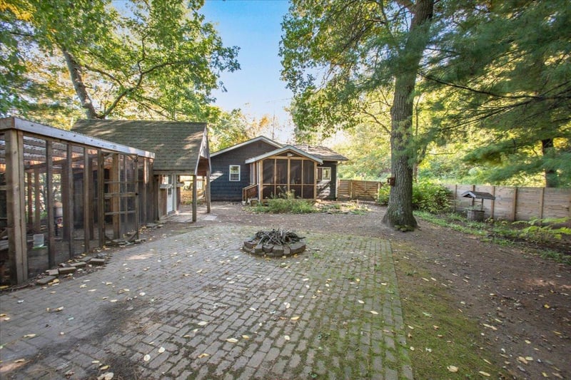 N4248 420th St, Menomonie, WI 54751