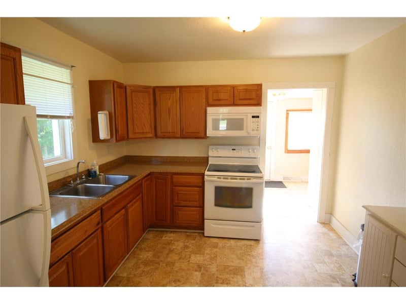 302 6th St NW, Little Falls, MN 56345