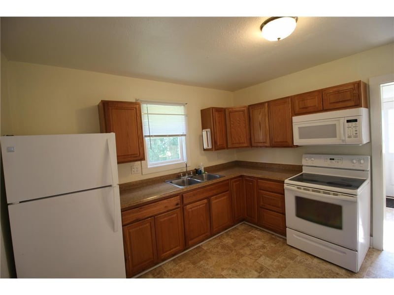 302 6th St NW, Little Falls, MN 56345