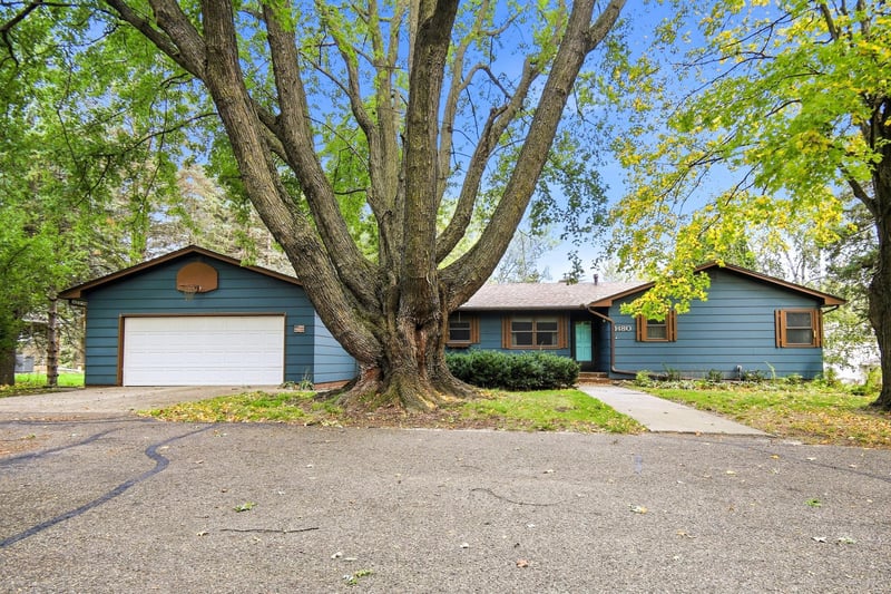 1480 Crestview Ln, Owatonna, MN 55060