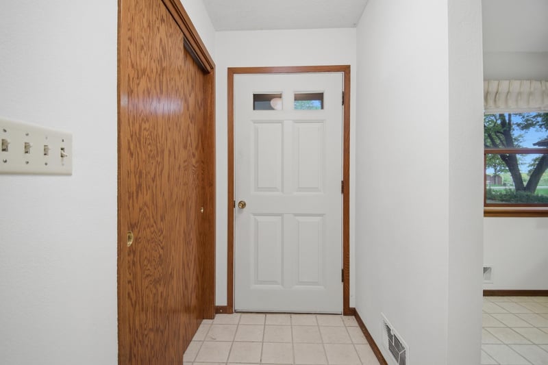 1480 Crestview Ln, Owatonna, MN 55060