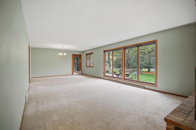 1480 Crestview Ln, Owatonna, MN 55060