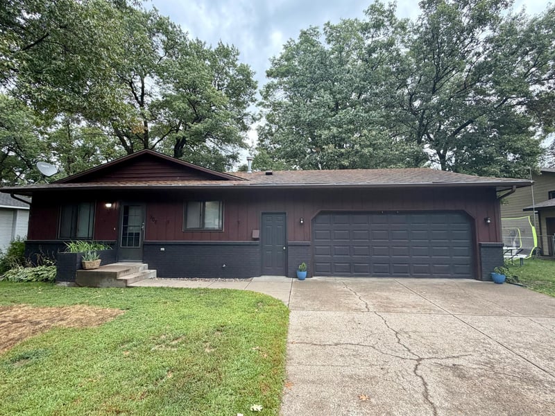 908 9th St NE, Little Falls, MN 56345