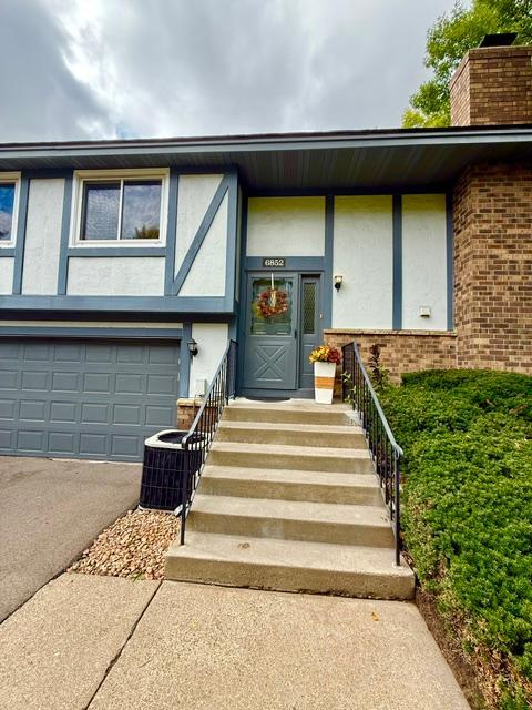 6852 Macbeth Cir, Woodbury, MN 55125