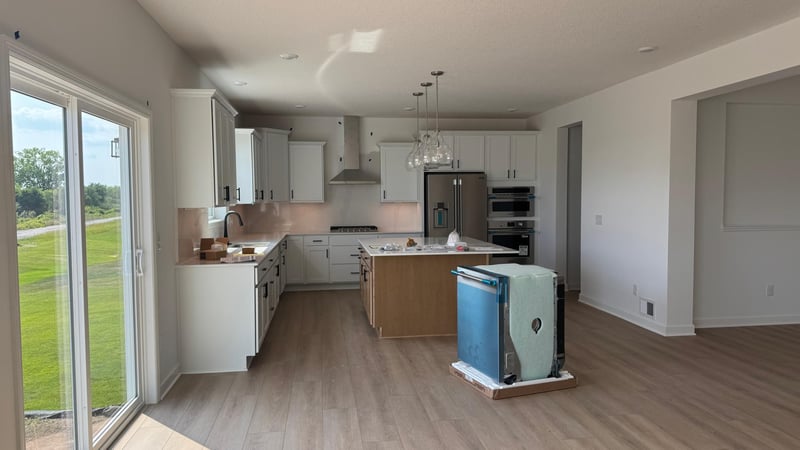 1084 Adamstown Dr, Rosemount, MN 55068