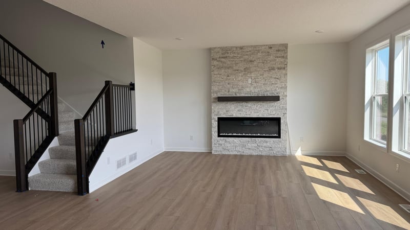 1084 Adamstown Dr, Rosemount, MN 55068