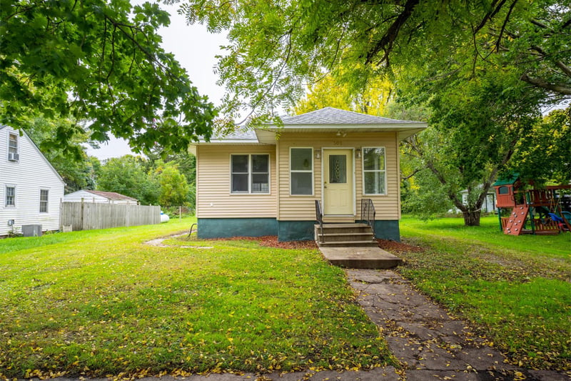 305 N Secor St, Bricelyn, MN 56014