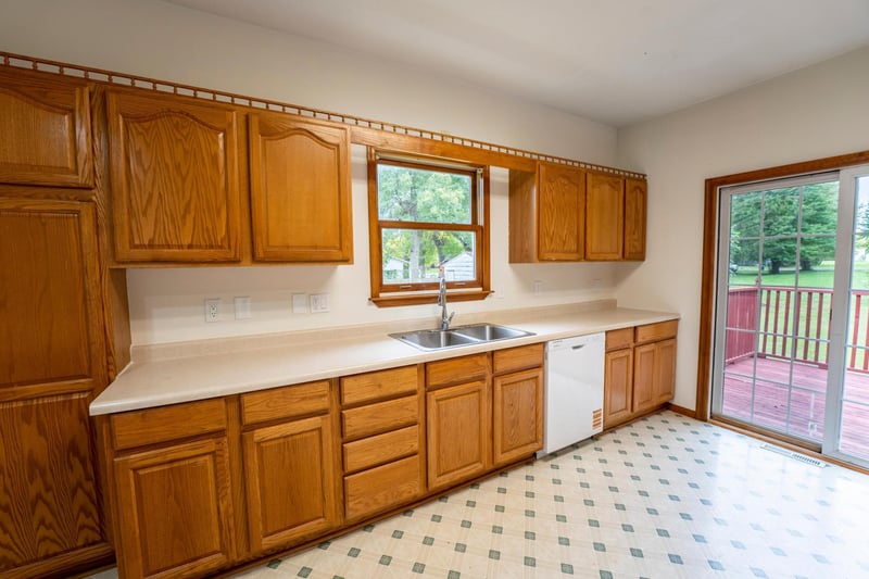 305 N Secor St, Bricelyn, MN 56014