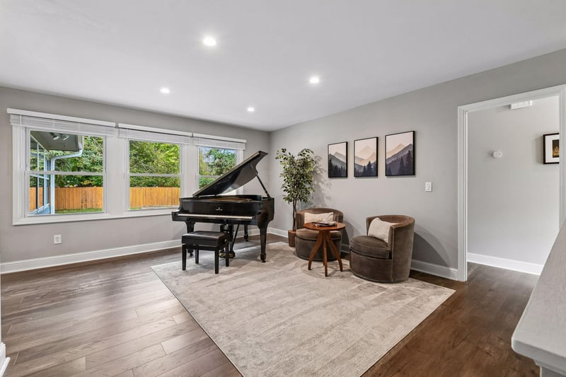 501 Laredo Ln, Chanhassen, MN 55317