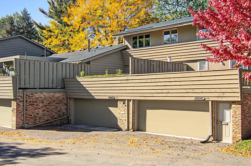 214 Windsor Ct, New Brighton, MN 55112